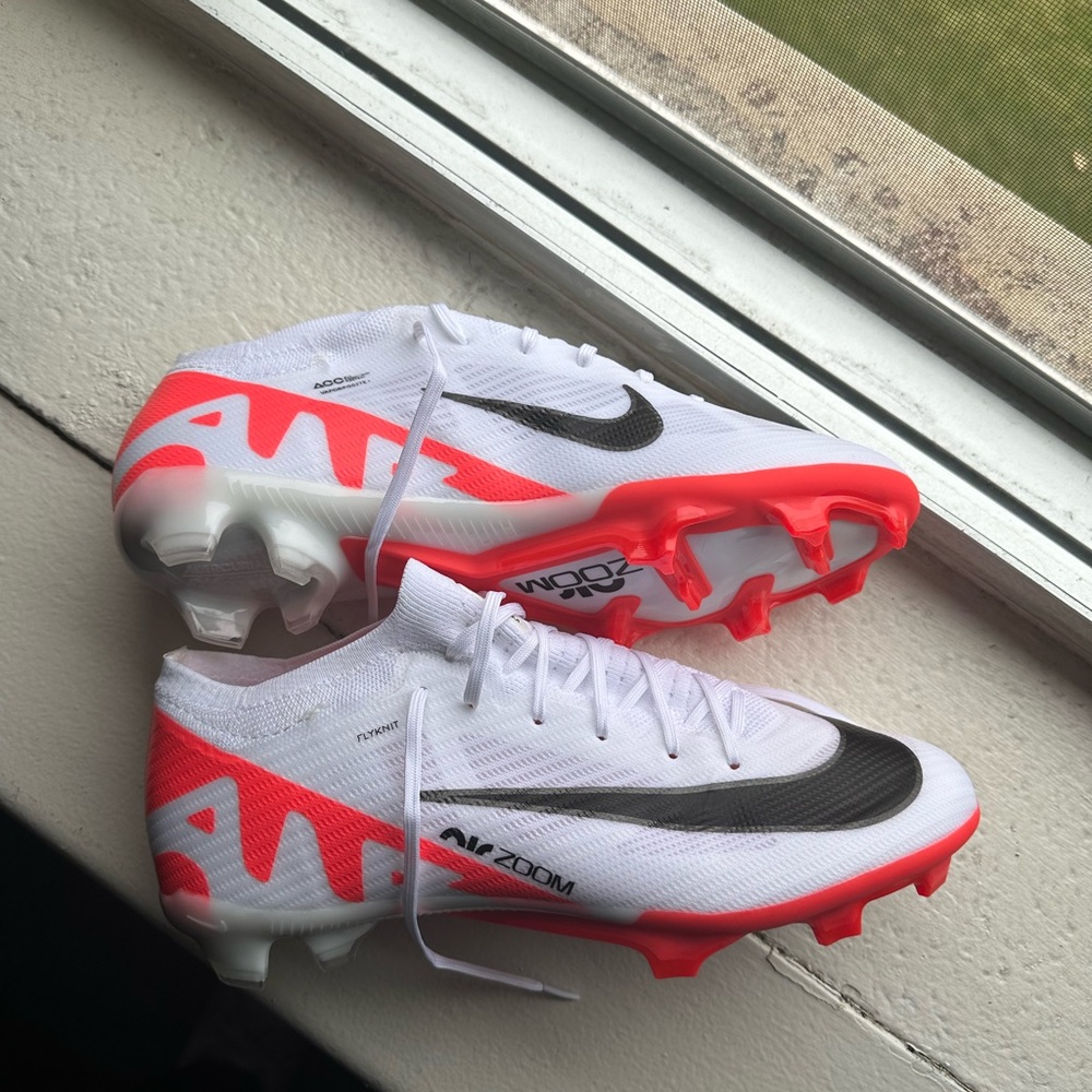 mercurial vapor 15 size 8.5 US